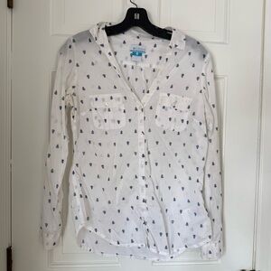 Columbia Lightweight Active White Button-Up Shirt with Pine Tree Print